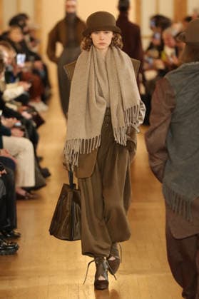 PFW - Uma Wang Runway A model walks the runway during the Uma Wang Womenswear Fall Winter 2026-2027 show as part of Paris Fashion Week on March 05, 2026 in Paris, France. Photo by Alain Gil Gonzalez ABACAPRESS.COM Paris France  Copyright: xGonzalezxAlain-Gil ABACAx