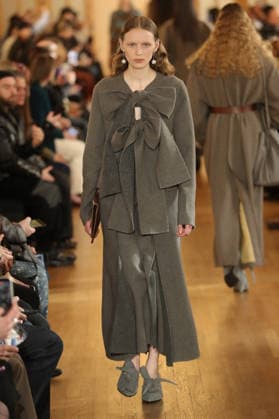 PFW - Uma Wang Runway A model walks the runway during the Uma Wang Womenswear Fall Winter 2026-2027 show as part of Paris Fashion Week on March 05, 2026 in Paris, France. Photo by Alain Gil Gonzalez ABACAPRESS.COM Paris France  Copyright: xGonzalezxAlain-Gil ABACAx