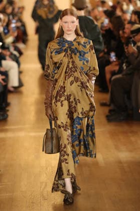 PFW - Uma Wang Runway A model walks the runway during the Uma Wang Womenswear Fall Winter 2026-2027 show as part of Paris Fashion Week on March 05, 2026 in Paris, France. Photo by Alain Gil Gonzalez ABACAPRESS.COM Paris France  Copyright: xGonzalezxAlain-Gil ABACAx