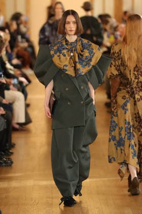 PFW - Uma Wang Runway A model walks the runway during the Uma Wang Womenswear Fall Winter 2026-2027 show as part of Paris Fashion Week on March 05, 2026 in Paris, France. Photo by Alain Gil Gonzalez ABACAPRESS.COM Paris France  Copyright: xGonzalezxAlain-Gil ABACAx