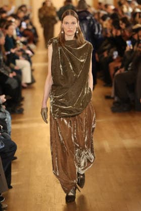 PFW - Uma Wang Runway A model walks the runway during the Uma Wang Womenswear Fall Winter 2026-2027 show as part of Paris Fashion Week on March 05, 2026 in Paris, France. Photo by Alain Gil Gonzalez ABACAPRESS.COM Paris France  Copyright: xGonzalezxAlain-Gil ABACAx
