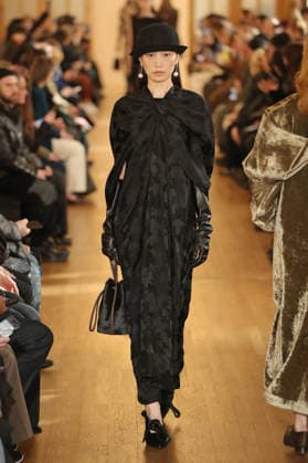 PFW - Uma Wang Runway A model walks the runway during the Uma Wang Womenswear Fall Winter 2026-2027 show as part of Paris Fashion Week on March 05, 2026 in Paris, France. Photo by Alain Gil Gonzalez ABACAPRESS.COM Paris France  Copyright: xGonzalezxAlain-Gil ABACAx