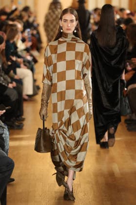 PFW - Uma Wang Runway A model walks the runway during the Uma Wang Womenswear Fall Winter 2026-2027 show as part of Paris Fashion Week on March 05, 2026 in Paris, France. Photo by Alain Gil Gonzalez ABACAPRESS.COM Paris France  Copyright: xGonzalezxAlain-Gil ABACAx