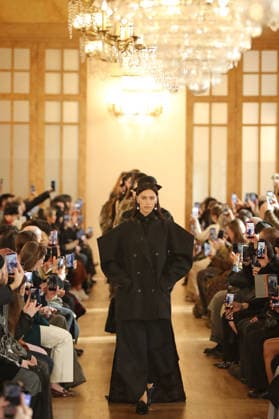 PFW - Uma Wang Runway A model walks the runway during the Uma Wang Womenswear Fall Winter 2026-2027 show as part of Paris Fashion Week on March 05, 2026 in Paris, France. Photo by Alain Gil Gonzalez ABACAPRESS.COM Paris France  Copyright: xGonzalezxAlain-Gil ABACAx