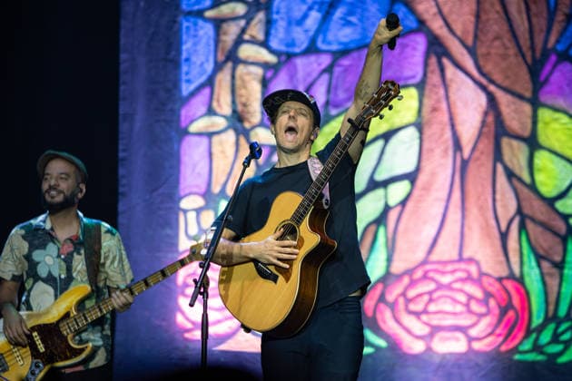 SaO PAULO, SP - 05.03.2026: CANTOR JASON MRAZ FAZ SHOW EM SP - American singer and songwriter Jason Mraz performs at Espaco Unimed, in Sao Paulo, this Thursday (05), with the tour Return to South America Tour, his first in South America in a decade. The show brought together around 3,700 people and featured hits such as I™m Yours, Lucky and I Won™t Give Up. On stage, Mraz was accompanied by Mona Tavakoli, Becky Gebhardt, Chaska Potter, Mai Bloomfield, Camellia Akhami Gadret and Toca Rivera. x2899350x  EmersonxSantos