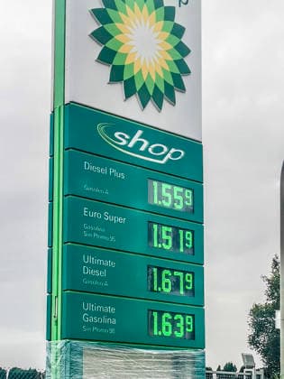 abb BP Tankstelle im Spanischen Murcia Benzin Marken Digitale Benzinpreis Anzeige Seule Preis Pro Liter zwischen 1,559 und 1,679 am Donnerstag 05.03.2026 Billiges Benzin trotz Krieg in Spanien Spanien Spanien *** abb BP petrol station in Murcia Spain petrol brands Digital petrol price display Seule price per liter between 1.559 and 1.679 on Thursday 05 03 2026 Cheap petrol despite war in Spain Spain Spain