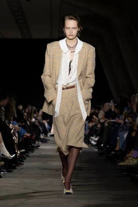 Runway during the Rabanne Womenswear Fall Winter 2026 2027 show as part of Paris Fashion Week PFW à lUnesco, à Paris, France, le 5 mars 2026 Bestimage Runway during the Rabanne Womenswear Fall Winter 2026 2027 show as part of Paris Fashion Week on March 05, 2026 in Paris, France Paris France  Copyright: xAgencex xBestimagexAgencex xBestimagex