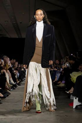Runway during the Rabanne Womenswear Fall Winter 2026 2027 show as part of Paris Fashion Week PFW à lUnesco, à Paris, France, le 5 mars 2026 Bestimage Runway during the Rabanne Womenswear Fall Winter 2026 2027 show as part of Paris Fashion Week on March 05, 2026 in Paris, France Paris France  Copyright: xAgencex xBestimagexAgencex xBestimagex