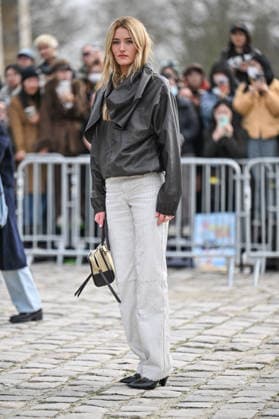 PFW Loewe Outside Arrivals Sarah Pidgeon arriving at the Loewe show during Fashion Week in Paris, France on March 6, 2026. Photo by Julien Reynaud APS-Medias ABACAPRESS.COM Paris France  Copyright: xReynaudxJulien APS-Medias ABACAx