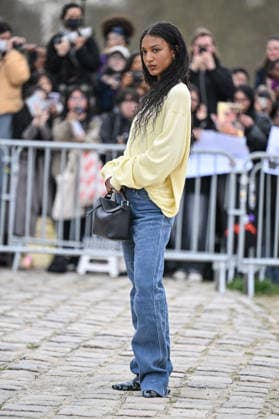 PFW Loewe Outside Arrivals Guest arriving at the Loewe show during Fashion Week in Paris, France on March 6, 2026. Photo by Julien Reynaud APS-Medias ABACAPRESS.COM Paris France  Copyright: xReynaudxJulien APS-Medias ABACAx