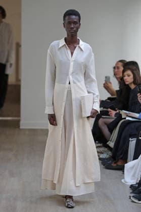 PFW - Ruohan Runway A model walks the runway during the Ruohan Womenswear Fall Winter 2026-2027 show as part of Paris Fashion Week on March 6, 2026 in Paris, France. Photo by Alain Gil Gonzalez ABACAPRESS.COM Paris France  Copyright: xGonzalezxAlain-Gil ABACAx