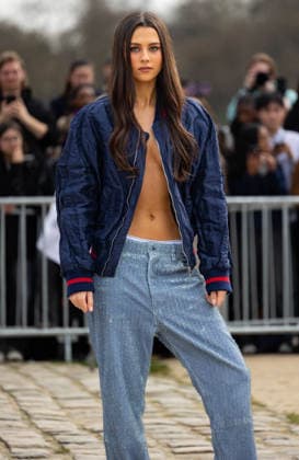 Beau Gadsdon at the arrivals at the Loewe Womenswear Collection Prêt à Porter Automne Hiver 2026 2027 show as part of Paris Fashion Week PFW sur lesplanade du Château de Vincennes, à Paris, France, le 6 mars 2026 Thibault Duboucher Bestimage Arrivals at the Loewe Womenswear Fall Winter 2026 2027 show as part of Paris Fashion Week on March 06, 2026 in Paris, France Paris France  Copyright: xThibaultxDuboucherx xBestimagexThibaultxDuboucherx xBestimagex