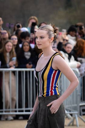 Isla Johnston Celebrities at Loewe Collection Femme Prêt à Porter Automne Hiver 2026 2027 fashion show during Paris Fashion Week, on March 6th, 2026 Florian Lavielle Bestimage Celebrities at Loewe Ready to Wear Fall Winter 2026 2027 Women Collection fashion show, during Paris Fashion Week, on March 6th, 2026 Paris France  Copyright: xFlorianxLaviellex xBestimagexFlorianxLaviellex xBestimagex
