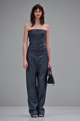 PFW Givenchy Outside Arrivals Mia Regan arriving at the Givenchy show during Fashion Week in Paris, France on March 6, 2026. Photo by Julien Reynaud APS-Medias ABACAPRESS.COM Paris France  Copyright: xReynaudxJulien APS-Medias ABACAx