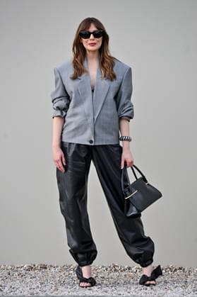 PFW Givenchy Outside Arrivals Elizabeth Olsen arriving at the Givenchy show during Fashion Week in Paris, France on March 6, 2026. Photo by Julien Reynaud APS-Medias ABACAPRESS.COM Paris France  Copyright: xReynaudxJulien APS-Medias ABACAx