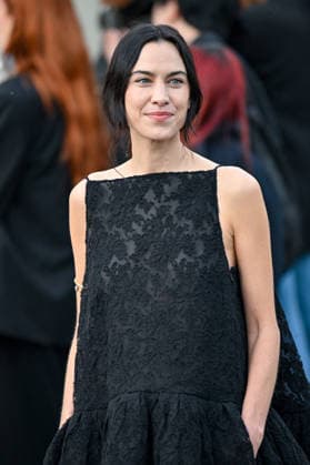 PFW Givenchy Outside Arrivals Alexa Chung arriving at the Givenchy show during Fashion Week in Paris, France on March 6, 2026. Photo by Julien Reynaud APS-Medias ABACAPRESS.COM Paris France  Copyright: xReynaudxJulien APS-Medias ABACAx