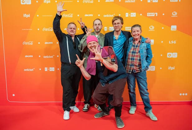 20260306 26. Verleihung des Amadeus Austrian Music Award 2026 WIEN, OESTERREICH - 06. MAERZ: Preistraeger des 26. Amadeus Austria Music Awards 2026 in der Genre-Kategorie -Jazz Worl Blues- die Musikgruppe 5-8erl in Ehrn nach der Verleihung des 26. Amadeus Austria Music Awards 2026 in der MARX Halle am 06. Maerz 2026 in Wien, Oesterreich. 260306_SEPA_17_051 Copyright: xIsabellexOuvrardx SEPAxMedia