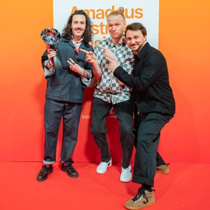 20260306 26. Verleihung des Amadeus Austrian Music Award 2026 WIEN, OESTERREICH - 06. MAERZ: Preistraeger des 26. Amadeus Austria Music Awards 2026 in der Kategorie -Album des Jahres praesentiert von Hitradio Oe3- mit dem Album -bunt- die Musikgruppe -folkshilfe- nach der Verleihung des 26. Amadeus Austria Music Awards 2026 in der MARX Halle am 06. Maerz 2026 in Wien, Oesterreich. 260306_SEPA_17_058 Copyright: xIsabellexOuvrardx SEPAxMedia