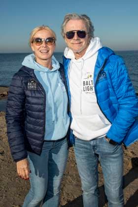 abb Wolfgang Lippert with wife Gesine Lippert on the beach at 10 years Baltic Lights 2026 celebrity charity sled dog race in favor of Welthungerhilfe at the Baltic Sea between the sea bridge Ahlbeck and the sea bridge Heringsdorf , Friday 06 03 2026 in Heringsdorf MV Germany