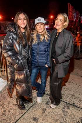 abb Simone Thomalla, Anja Lanaeus and Janine Kunze as guests on the beach at the 10th anniversary of Baltic Lights 2026 celebrity charity sled dog race in aid of Welthungerhilfe on the Baltic Sea between the Ahlbeck and Heringsdorf sea bridges, Friday 06 03 2026 in Heringsdorf MV Germany