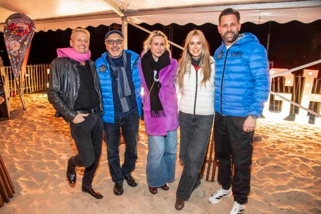 abb Roman Knizka, Wolfgang Stumph, Franziska Hippe, Nina Ensmann and Matthias Killing as guests on the beach at 10 years of Baltic Lights 2026 celebrity charity sled dog race in aid of Welthungerhilfe on the Baltic Sea between the Ahlbeck sea bridge and the Heringsdorf sea bridge , Friday 06 03 2026 in Heringsdorf MV Germany