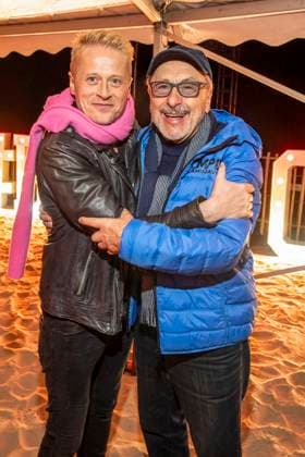 abb Roman Knizka and Wolfgang Stumph as guests on the beach at the 10th anniversary of Baltic Lights 2026 celebrity charity sled dog race in aid of Welthungerhilfe on the Baltic Sea between the Ahlbeck sea bridge and the Heringsdorf sea bridge, Friday 06 03 2026 in Heringsdorf MV Germany