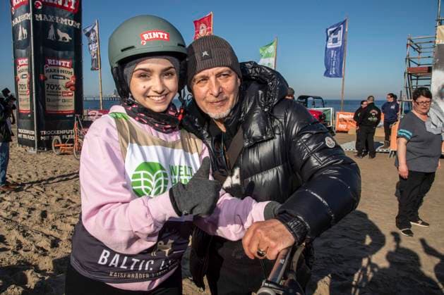 abb Amira Atalay and Erdogan Atalay father with daughter on the beach at 10 years Baltic Lights 2026 celebrity charity sled dog race in favor of Welthungerhilfe at the Baltic Sea between the Seebruecke Ahlbeck and the Seebruecke Heringsdorf , Friday 06 03 2026 in Heringsdorf MV Germany