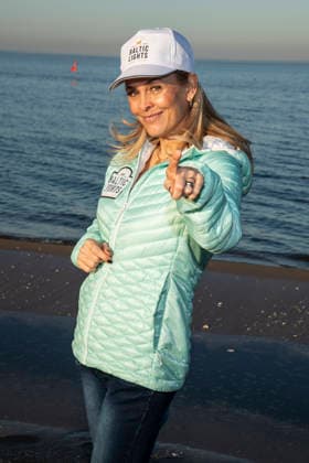 abb Anja Lanaeus as a guest on the beach at the 10th anniversary of Baltic Lights 2026 celebrity charity sled dog race in aid of Welthungerhilfe on the Baltic Sea between the Ahlbeck sea bridge and the Heringsdorf sea bridge, Friday 06 03 2026 in Heringsdorf MV Germany