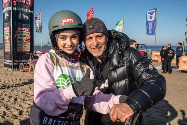 abb Amira Atalay and Erdogan Atalay father with daughter on the beach at 10 years Baltic Lights 2026 celebrity charity sled dog race in favor of Welthungerhilfe at the Baltic Sea between the Seebruecke Ahlbeck and the Seebruecke Heringsdorf , Friday 06 03 2026 in Heringsdorf MV Germany