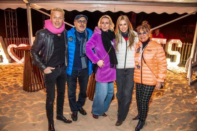 abb Roman Knizka, Franziska Hippe, Nina Ensmann, Wolfgang Stumph and Christine Stumph as guests on the beach at 10 years of Baltic Lights 2026 celebrity charity sled dog race in aid of Welthungerhilfe on the Baltic Sea between the Ahlbeck sea bridge and the Heringsdorf sea bridge , Friday 06 03 2026 in Heringsdorf MV Germany
