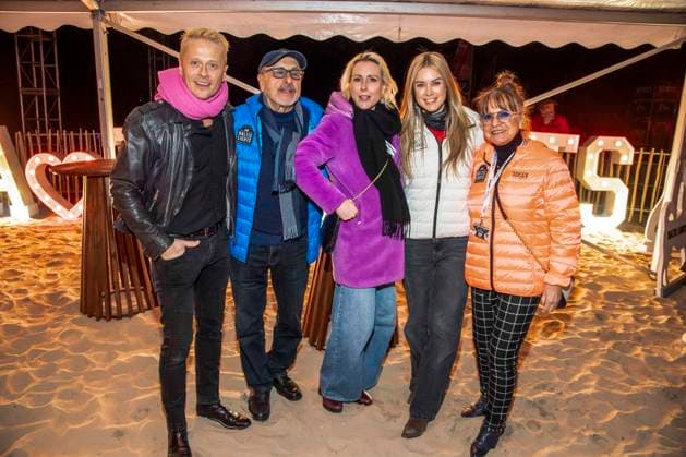 abb Roman Knizka, Franziska Hippe, Nina Ensmann, Wolfgang Stumph and Christine Stumph as guests on the beach at 10 years of Baltic Lights 2026 celebrity charity sled dog race in aid of Welthungerhilfe on the Baltic Sea between the Ahlbeck sea bridge and the Heringsdorf sea bridge , Friday 06 03 2026 in Heringsdorf MV Germany