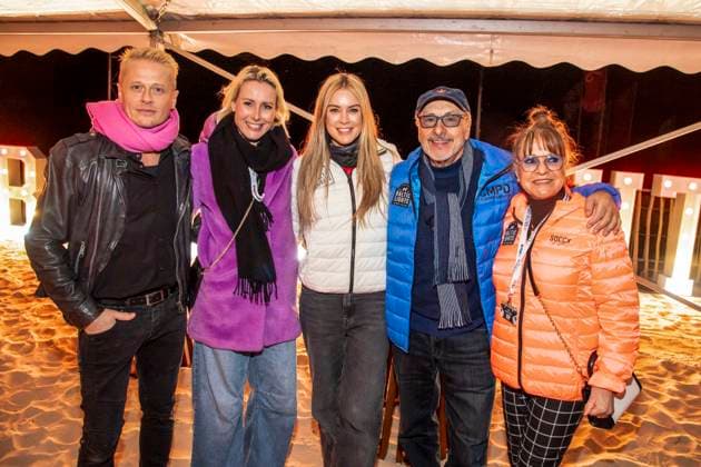 abb Roman Knizka, Franziska Hippe, Nina Ensmann, Wolfgang Stumph and Christine Stumph as guests on the beach at 10 years of Baltic Lights 2026 celebrity charity sled dog race in aid of Welthungerhilfe on the Baltic Sea between the Ahlbeck sea bridge and the Heringsdorf sea bridge , Friday 06 03 2026 in Heringsdorf MV Germany