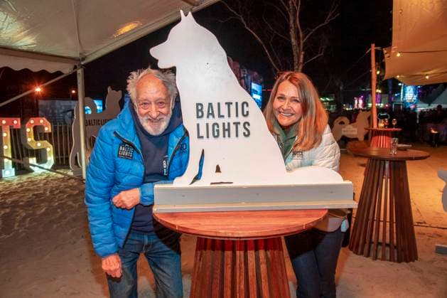 abb Dieter Hallervorden and Mrs. Christiane Zander as guests on the beach at 10 years Baltic Lights 2026 celebrity charity sled dog race in favor of Welthungerhilfe at the Baltic Sea between the sea bridge Ahlbeck and the sea bridge Heringsdorf , Friday 06 03 2026 in Heringsdorf MV Germany