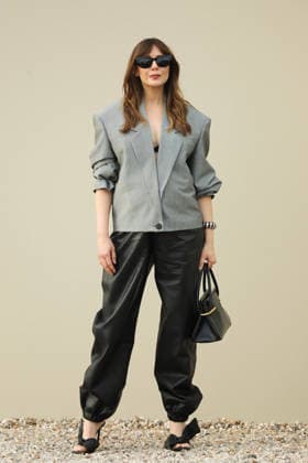 Paris Fashion Week People au defile Givenchy arrive au Défilé Givenchy Femme Automne Hiver 2026 2027 lors de la Fashion Week de Paris, 6 mars 2026 attends the Givenchy Womenswear Fall Winter 2026 2027 show as part of Paris Fashion Week on March 06, 2026 in Paris, France 453818 2026 03 06 France Olsen, Elizabeth  Copyright: xIvankaxVoisinx xStarfacex STAR_453818_003