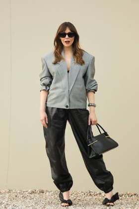 Paris Fashion Week People au defile Givenchy arrive au Défilé Givenchy Femme Automne Hiver 2026 2027 lors de la Fashion Week de Paris, 6 mars 2026 attends the Givenchy Womenswear Fall Winter 2026 2027 show as part of Paris Fashion Week on March 06, 2026 in Paris, France 453818 2026 03 06 France Olsen, Elizabeth  Copyright: xIvankaxVoisinx xStarfacex STAR_453818_005