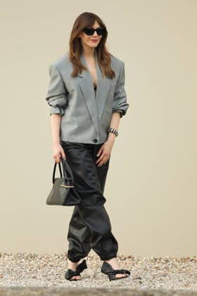 Paris Fashion Week People au defile Givenchy arrive au Défilé Givenchy Femme Automne Hiver 2026 2027 lors de la Fashion Week de Paris, 6 mars 2026 attends the Givenchy Womenswear Fall Winter 2026 2027 show as part of Paris Fashion Week on March 06, 2026 in Paris, France 453818 2026 03 06 France Olsen, Elizabeth  Copyright: xIvankaxVoisinx xStarfacex STAR_453818_007