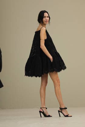 Paris Fashion Week People au defile Givenchy arrive au Défilé Givenchy Femme Automne Hiver 2026 2027 lors de la Fashion Week de Paris, 6 mars 2026 attends the Givenchy Womenswear Fall Winter 2026 2027 show as part of Paris Fashion Week on March 06, 2026 in Paris, France 453818 2026 03 06 France Chung, Alexa  Copyright: xIvankaxVoisinx xStarfacex STAR_453818_016