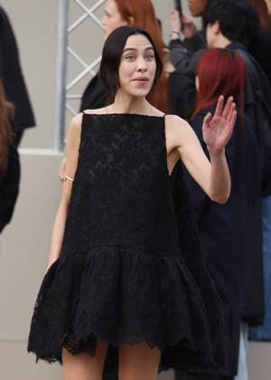 Alexa Chung at the Arrivals at the Givenchy Womenswear Collection Prêt à Porter Automne Hiver 2026 2027 show as part of Paris Fashion Week PFW at the Hotel National des Invalides, in Paris, France, on March 6, 2026 Denis Guignebourg Bestimage Arrivals at the Givenchy Womenswear Fall Winter 2026 2027 show as part of Paris Fashion Week on March 6, 2026 in Paris, France Paris France  Copyright: xDenisxGuignebourgx xBestimagexDenisxGuignebourgx xBestimagex