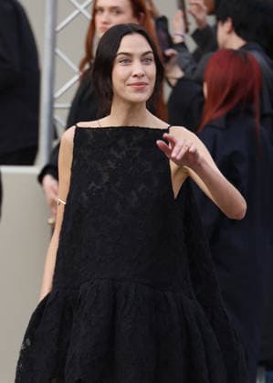 Alexa Chung at the Arrivals at the Givenchy Womenswear Collection Prêt à Porter Automne Hiver 2026 2027 show as part of Paris Fashion Week PFW at the Hotel National des Invalides, in Paris, France, on March 6, 2026 Denis Guignebourg Bestimage Arrivals at the Givenchy Womenswear Fall Winter 2026 2027 show as part of Paris Fashion Week on March 6, 2026 in Paris, France Paris France  Copyright: xDenisxGuignebourgx xBestimagexDenisxGuignebourgx xBestimagex