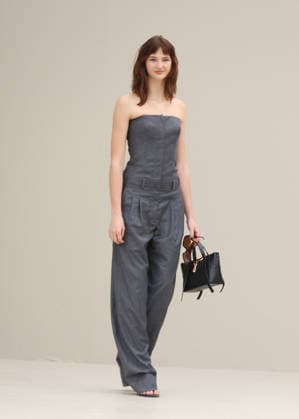 Mia Regan at the Arrivals at the Givenchy Womenswear Collection Prêt à Porter Automne Hiver 2026 2027 show as part of Paris Fashion Week PFW à lHotel National des Invalides, à Paris, France, le 6 mars 2026 Denis Guignebourg Bestimage Arrivals at the Givenchy Womenswear Fall Winter 2026 2027 show as part of Paris Fashion Week on March 6, 2026 in Paris, France Paris France  Copyright: xDenisxGuignebourgx xBestimagexDenisxGuignebourgx xBestimagex