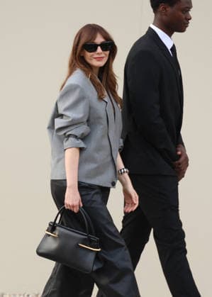 Elizabeth Olsen at the Arrivals at the Givenchy Womenswear Collection Prêt à Porter Automne Hiver 2026 2027 show as part of Paris Fashion Week PFW at the Hotel National des Invalides, in Paris, France, on March 6, 2026 Denis Guignebourg Bestimage Arrivals at the Givenchy Womenswear Fall Winter 2026 2027 show as part of Paris Fashion Week on March 6, 2026 in Paris, France Paris France  Copyright: xDenisxGuignebourgx xBestimagexDenisxGuignebourgx xBestimagex