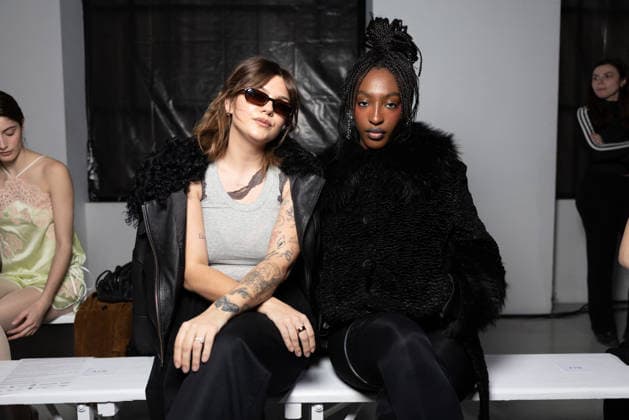 Louane Emerat , Ebony au Front Row du défilé Vaillant Collection Femme Prêt à Porter Automne Hiver 2026 2027 lors de la Fashion Week de Paris PFW au palais de Tokyo, à Paris, France, le 6 mars 2026 Julien Sarkissian Bestimage Front Row at the Vaillant Womenswear Fall Winter 2026 2027 presentation as part of Paris Fashion Week on March 06, 2026 in Paris, France Paris France  Copyright: xJulienxSarkissianx xBestimagexJulienxSarkissianx xBestimagex