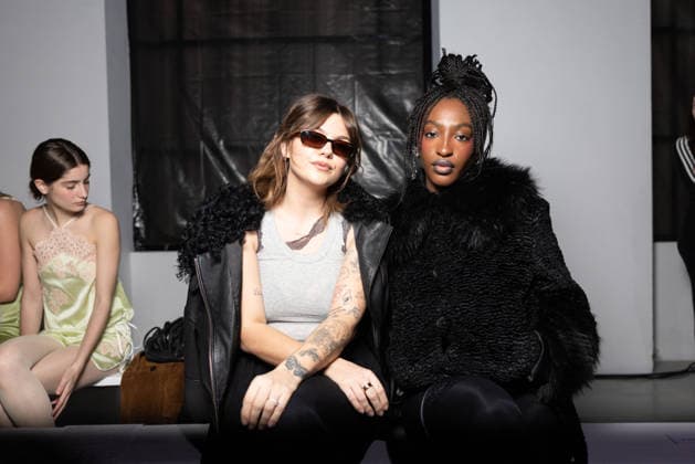 Louane Emerat , Ebony au Front Row du défilé Vaillant Collection Femme Prêt à Porter Automne Hiver 2026 2027 lors de la Fashion Week de Paris PFW au palais de Tokyo, à Paris, France, le 6 mars 2026 Julien Sarkissian Bestimage Front Row at the Vaillant Womenswear Fall Winter 2026 2027 presentation as part of Paris Fashion Week on March 06, 2026 in Paris, France Paris France  Copyright: xJulienxSarkissianx xBestimagexJulienxSarkissianx xBestimagex