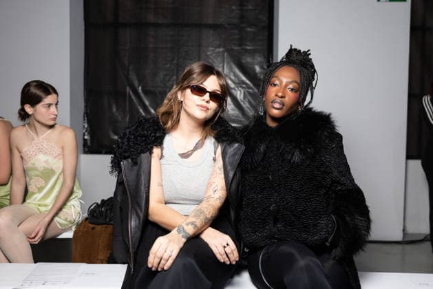 Louane Emerat , Ebony au Front Row du défilé Vaillant Collection Femme Prêt à Porter Automne Hiver 2026 2027 lors de la Fashion Week de Paris PFW au palais de Tokyo, à Paris, France, le 6 mars 2026 Julien Sarkissian Bestimage Front Row at the Vaillant Womenswear Fall Winter 2026 2027 presentation as part of Paris Fashion Week on March 06, 2026 in Paris, France Paris France  Copyright: xJulienxSarkissianx xBestimagexJulienxSarkissianx xBestimagex
