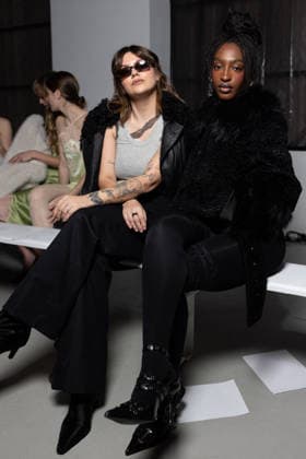 Louane Emerat , Ebony au Front Row du défilé Vaillant Collection Femme Prêt à Porter Automne Hiver 2026 2027 lors de la Fashion Week de Paris PFW au palais de Tokyo, à Paris, France, le 6 mars 2026 Julien Sarkissian Bestimage Front Row at the Vaillant Womenswear Fall Winter 2026 2027 presentation as part of Paris Fashion Week on March 06, 2026 in Paris, France Paris France  Copyright: xJulienxSarkissianx xBestimagexJulienxSarkissianx xBestimagex