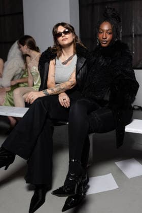 Louane Emerat , Ebony au Front Row du défilé Vaillant Collection Femme Prêt à Porter Automne Hiver 2026 2027 lors de la Fashion Week de Paris PFW au palais de Tokyo, à Paris, France, le 6 mars 2026 Julien Sarkissian Bestimage Front Row at the Vaillant Womenswear Fall Winter 2026 2027 presentation as part of Paris Fashion Week on March 06, 2026 in Paris, France Paris France  Copyright: xJulienxSarkissianx xBestimagexJulienxSarkissianx xBestimagex