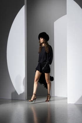 Défilé Vaillant Collection Femme Prêt à Porter Automne Hiver 2026 2027 lors de la Fashion Week de Paris PFW au palais de Tokyo, à Paris, France, le 6 mars 2026 Julien Sarkissian Bestimage Runway during the Vaillant Womenswear Fall Winter 2026 2027 presentation as part of Paris Fashion Week on March 06, 2026 in Paris, France Paris France  Copyright: xJulienxSarkissianx xBestimagexJulienxSarkissianx xBestimagex