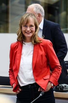 Fraktionsvorsitzende Eva von Angern (Die Linke) - Sitzung im Landtag von Sachsen Anhalt mit dem Thema Abgeordnetengesetz zur Parlamentsreform 2026 *** Parliamentary group leader Eva von Angern Die Linke Meeting in the state parliament of Saxony-Anhalt on the subject of the Members of Parliament Act for the 2026 parliamentary reform