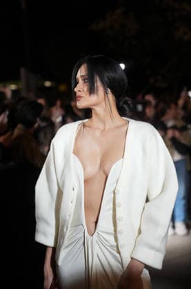 Guest at the arrivals at the Victoria Beckham Womenswear Fall Winter 2026 2027 presentation as part of Paris Fashion Week on March 6, 2026 in Paris, France Anne Sophie Guebey Bestimage Arrivals at the Victoria Beckham Womenswear Fall Winter 2026 2027 presentation as part of Paris Fashion Week on March 6, 2026 in Paris, France  Copyright: xAnne-SophiexGuebeyx xBestimagexAnne-SophiexGuebeyx xBestimagex