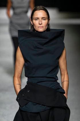 Issey Miyake Womenswear Collection Fall Winter 2026 2027 show as part of Paris Fashion Week PFW , à Paris, France, le 6 mars 2026 Bestimage Runway during the Issey Miyake Womenswear Fall Winter 2026 2027 show as part of Paris Fashion Week on March 06, 2026 in Paris, France Paris France  Copyright: xAgencex xBestimagexAgencex xBestimagex